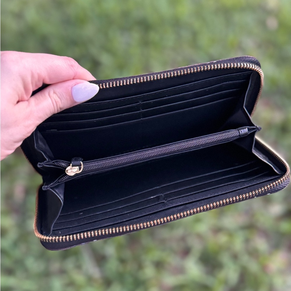 Brown Brahmin Wallet - Picture 6 of 12